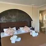 Βίλα In With Private Pool & Sea Views