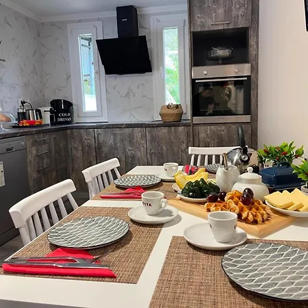 ヴィラ In With Private Pool & Sea Views *