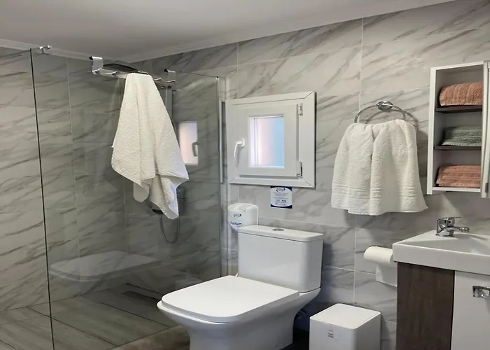 In With Private Pool & Sea Views Аликес